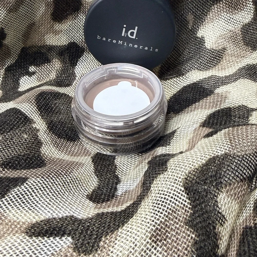 Vintage bareMinerals i.d. Eyeshadow in shade nurture. Unopened.